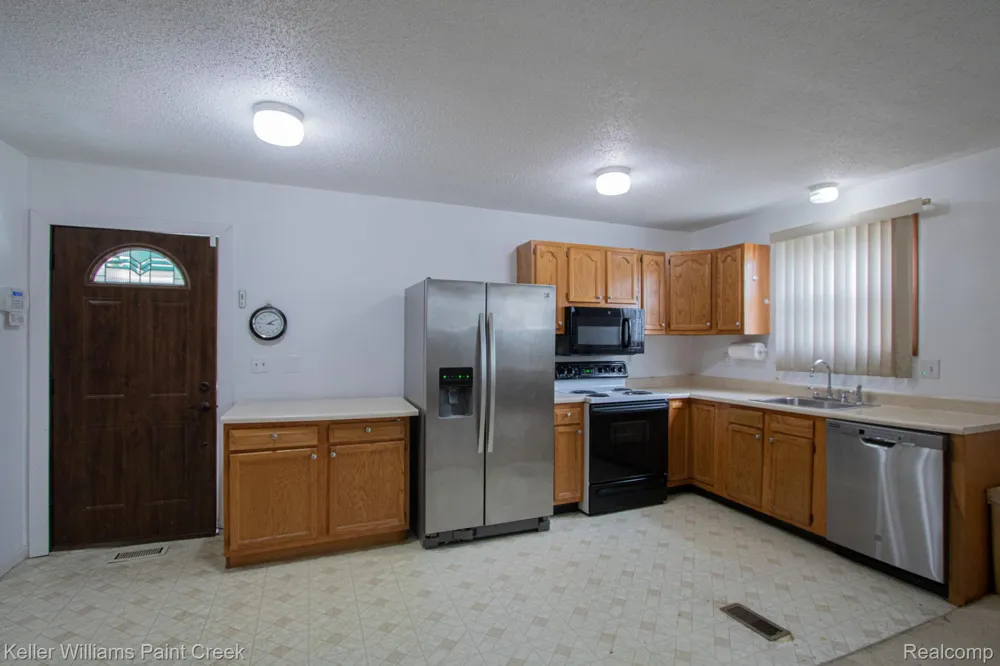 17501 Clarann Street Melvindale City, MI 48122