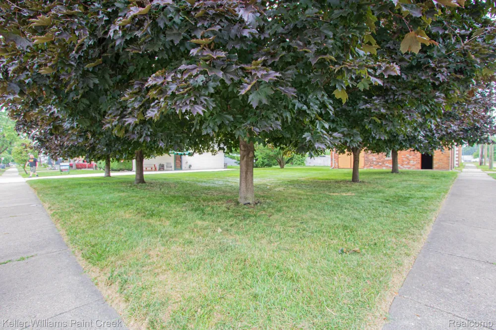 17501 Clarann Street Melvindale City, MI 48122