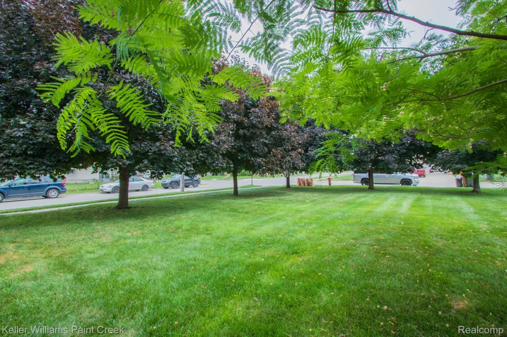 17501 Clarann Street Melvindale City, MI 48122