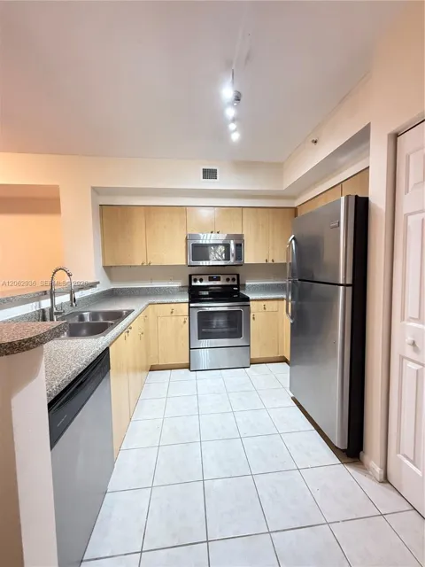 7940 Nob Hill Rd #204