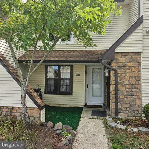 3302 LARKSPUR COURT