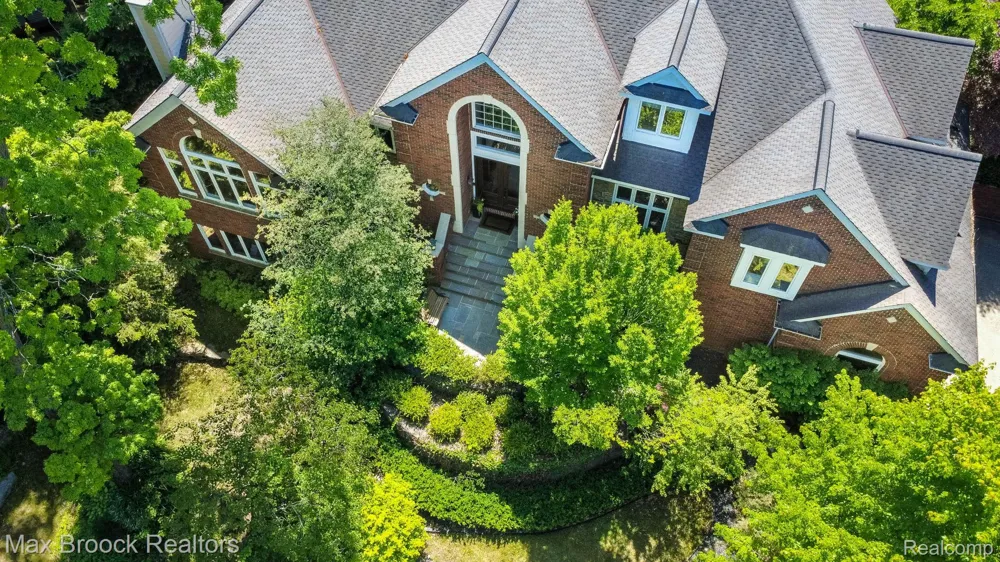 6604 College Park Drive Springfield Charter Township, MI 48346