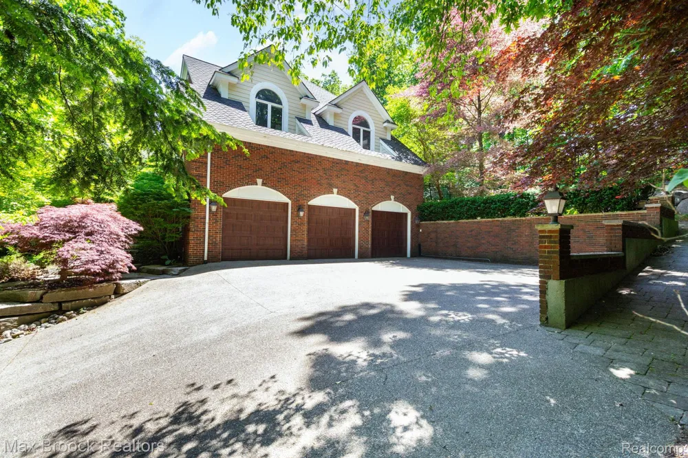 6604 College Park Drive Springfield Charter Township, MI 48346