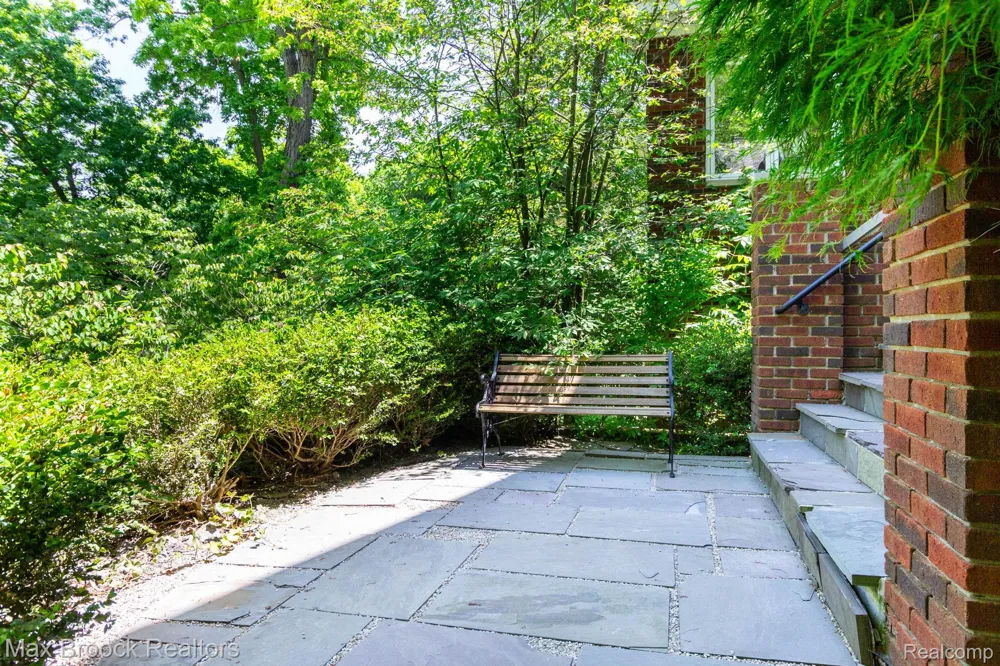 6604 College Park Drive Springfield Charter Township, MI 48346