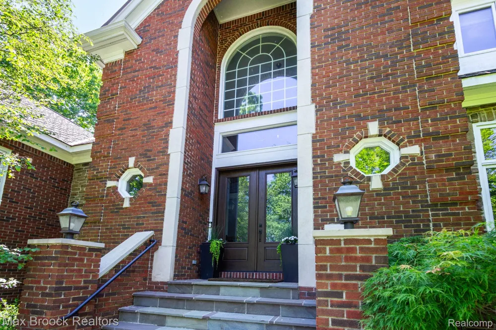 6604 College Park Drive Springfield Charter Township, MI 48346