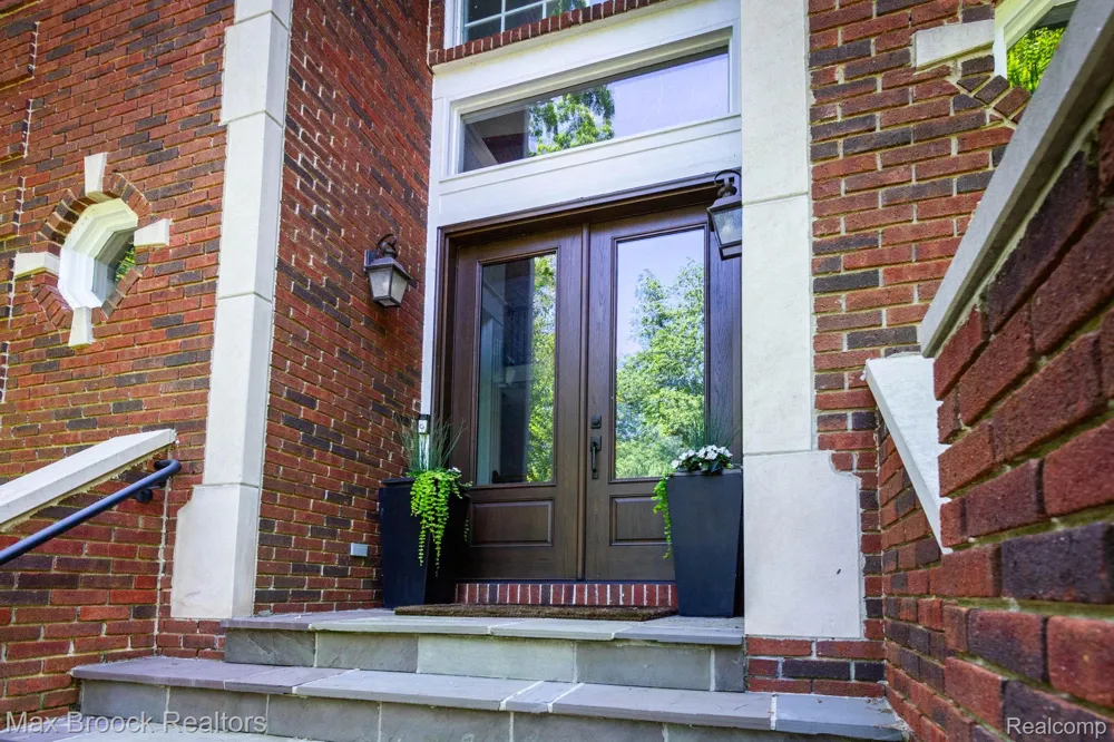 6604 College Park Drive Springfield Charter Township, MI 48346