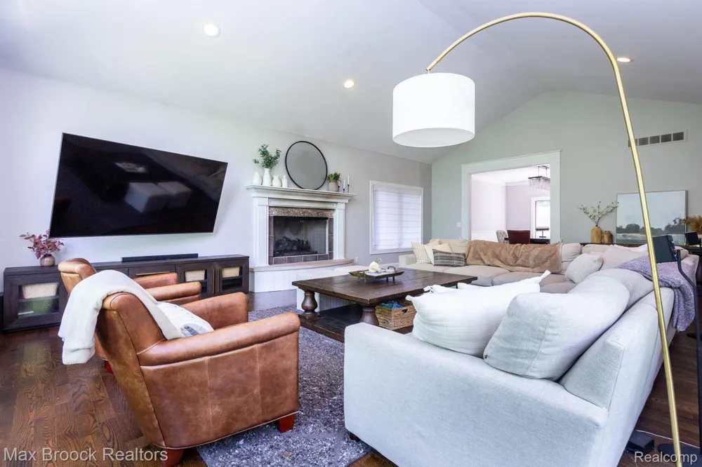 6604 College Park Drive Springfield Charter Township, MI 48346