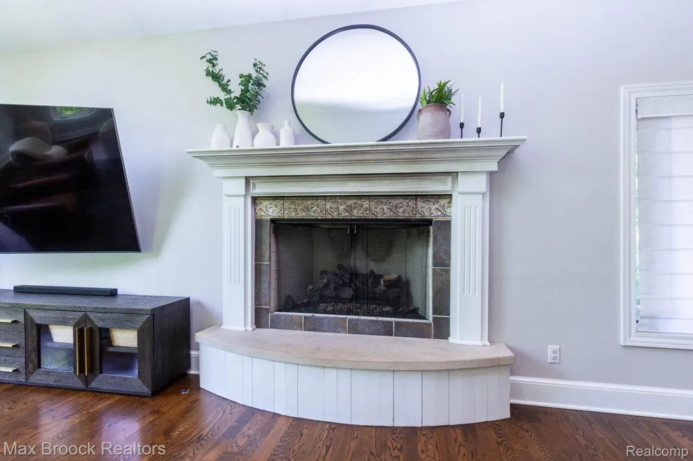6604 College Park Drive Springfield Charter Township, MI 48346