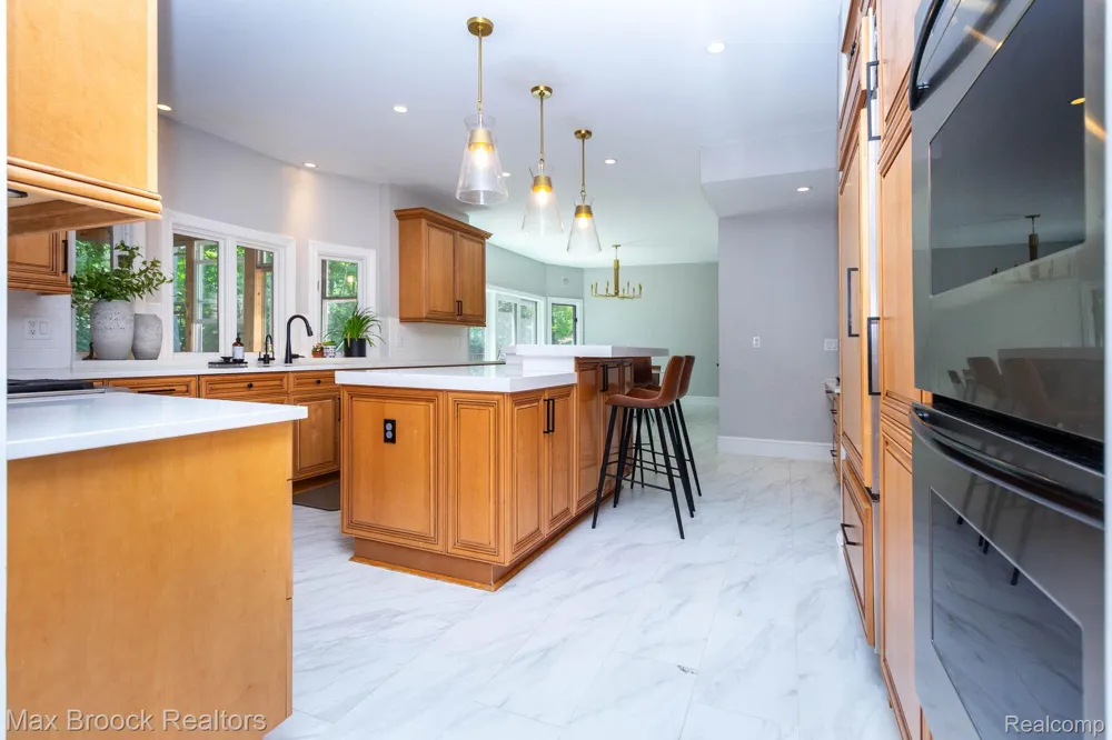 6604 College Park Drive Springfield Charter Township, MI 48346