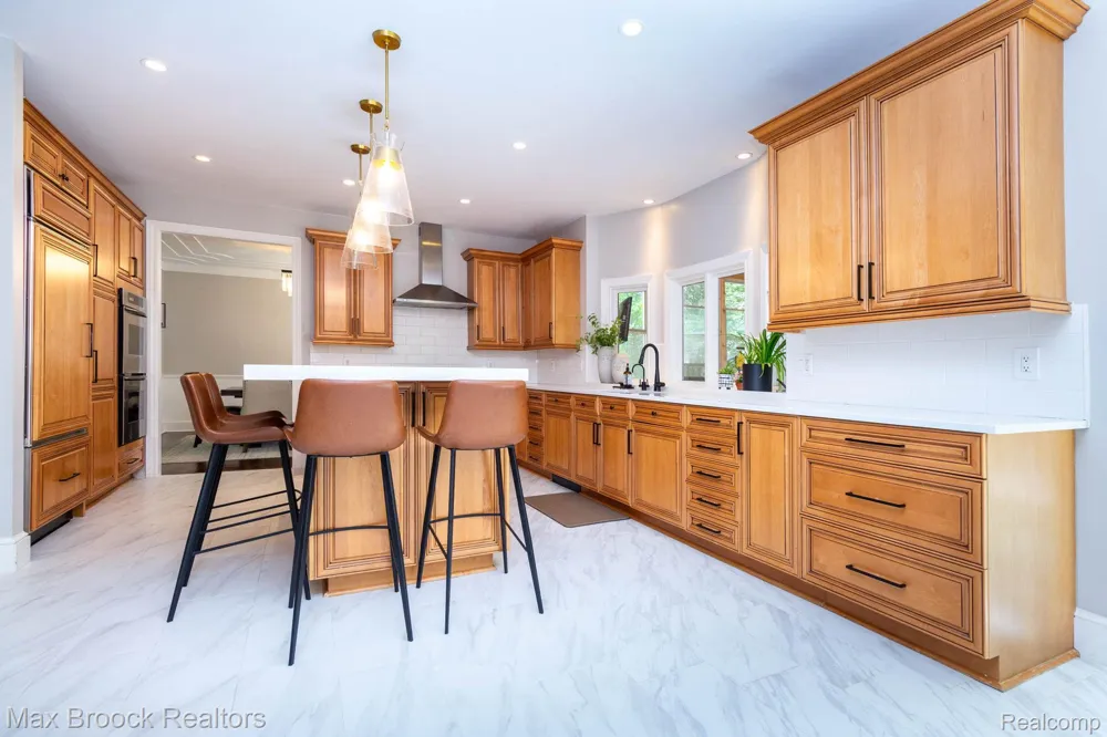 6604 College Park Drive Springfield Charter Township, MI 48346