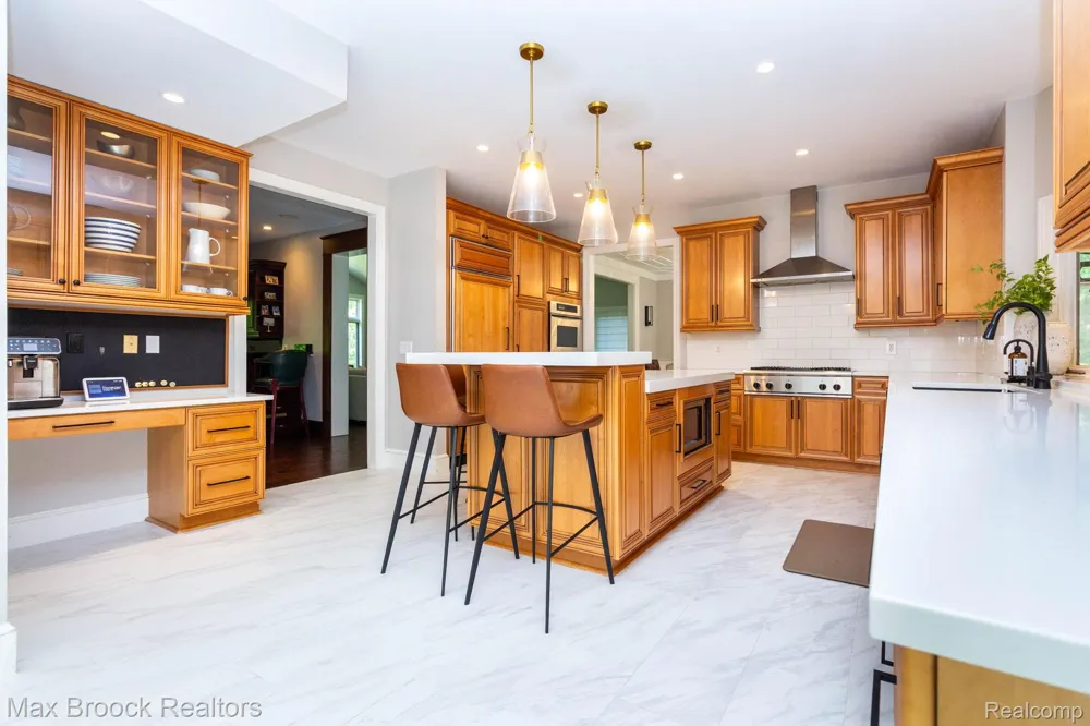 6604 College Park Drive Springfield Charter Township, MI 48346
