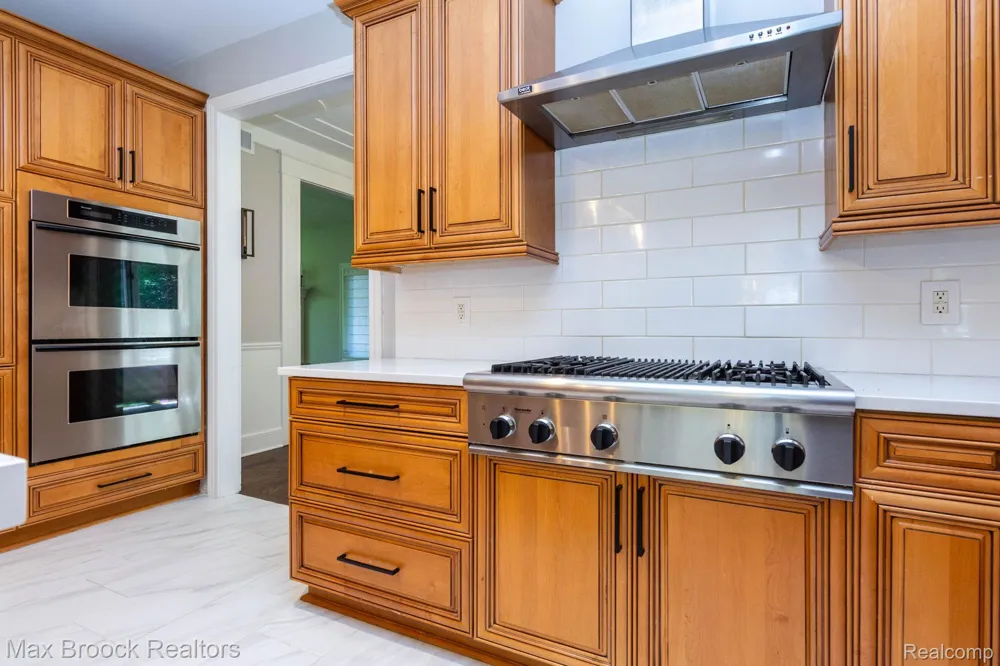 6604 College Park Drive Springfield Charter Township, MI 48346