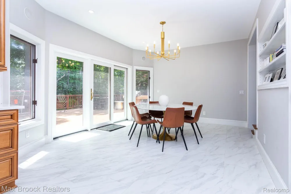 6604 College Park Drive Springfield Charter Township, MI 48346