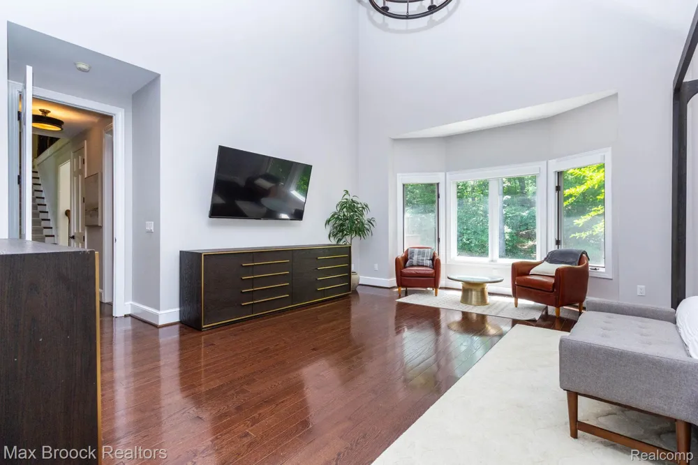 6604 College Park Drive Springfield Charter Township, MI 48346