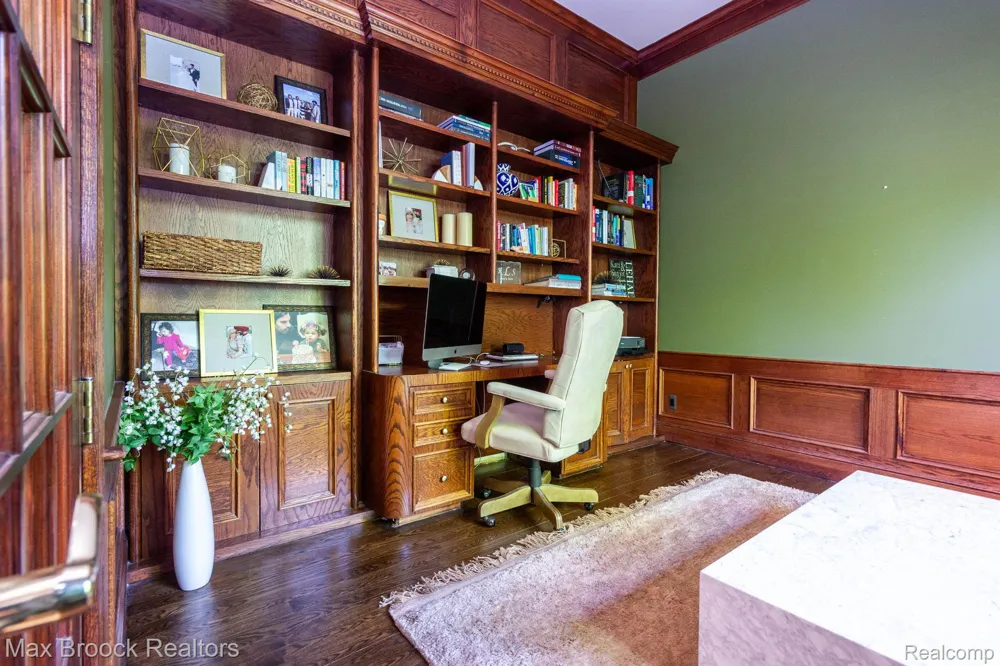 6604 College Park Drive Springfield Charter Township, MI 48346