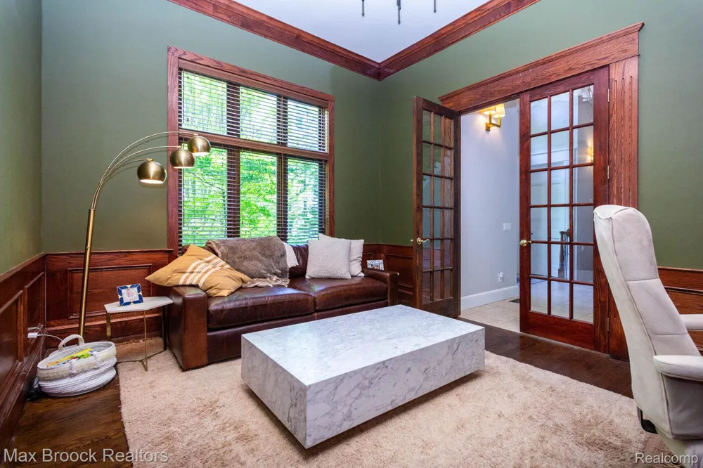 6604 College Park Drive Springfield Charter Township, MI 48346