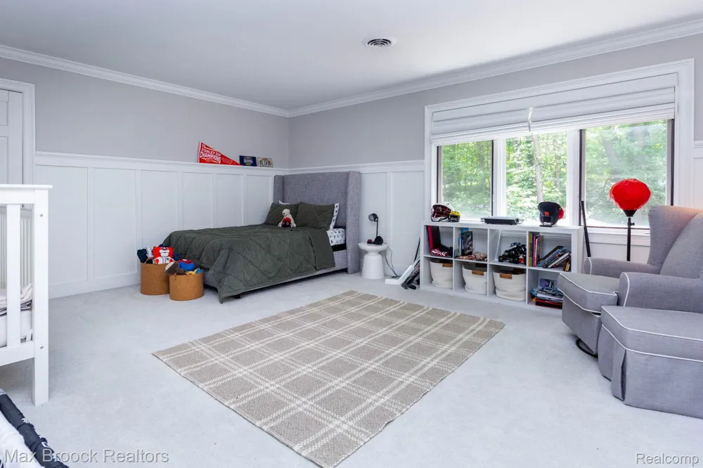 6604 College Park Drive Springfield Charter Township, MI 48346