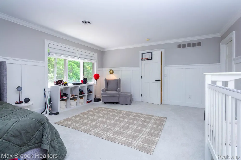 6604 College Park Drive Springfield Charter Township, MI 48346