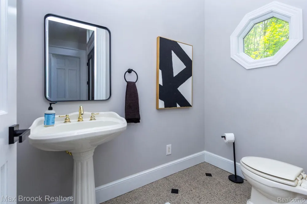 6604 College Park Drive Springfield Charter Township, MI 48346