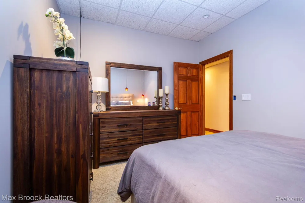 6604 College Park Drive Springfield Charter Township, MI 48346