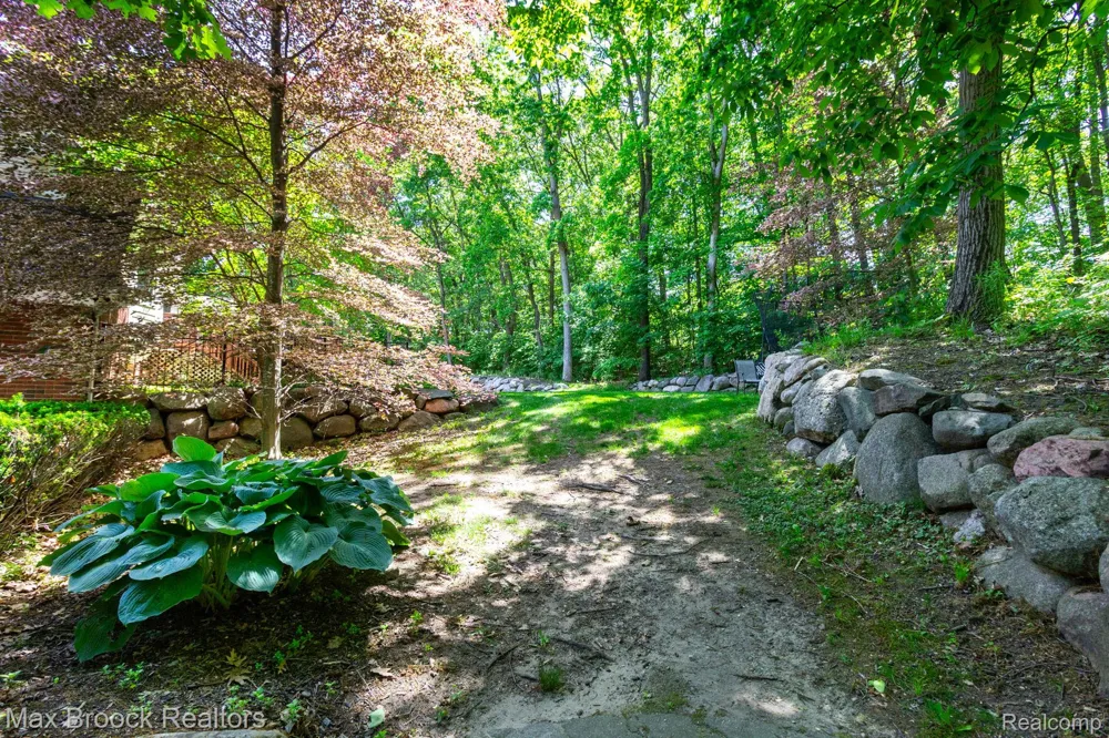 6604 College Park Drive Springfield Charter Township, MI 48346