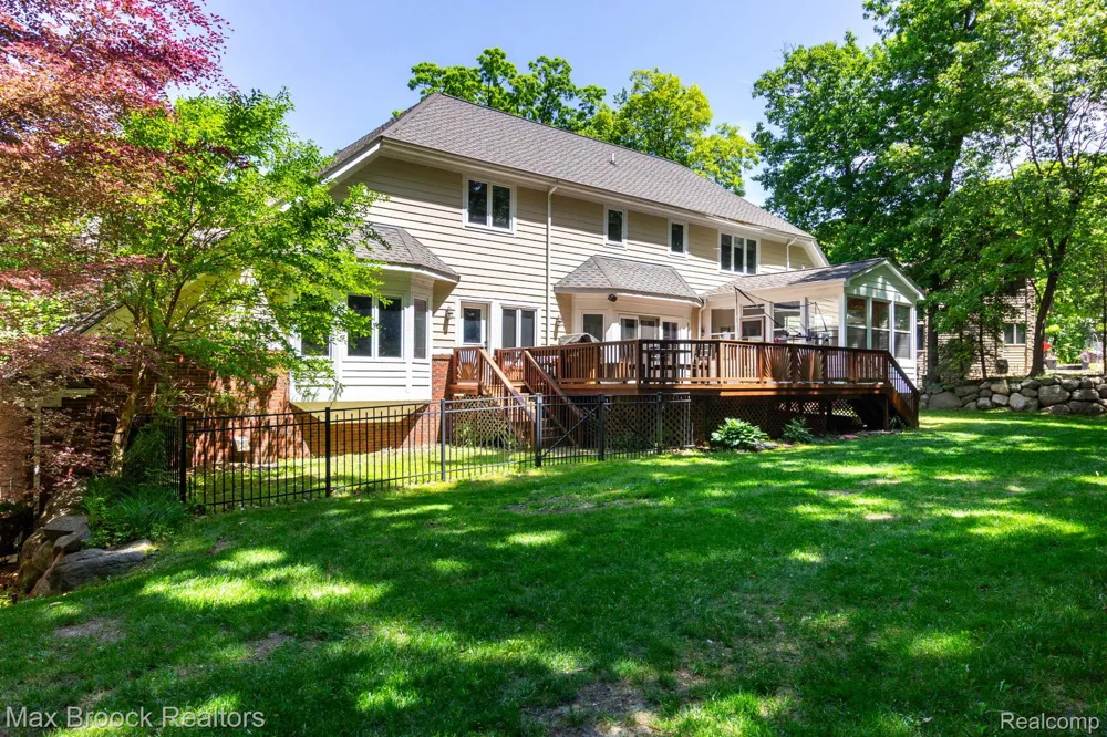 6604 College Park Drive Springfield Charter Township, MI 48346