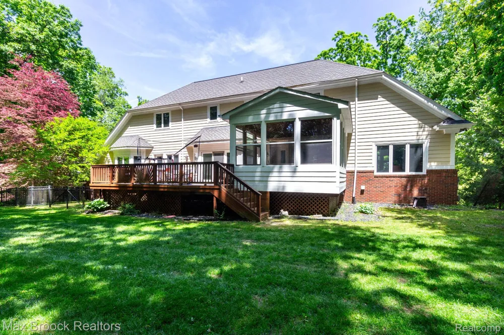 6604 College Park Drive Springfield Charter Township, MI 48346