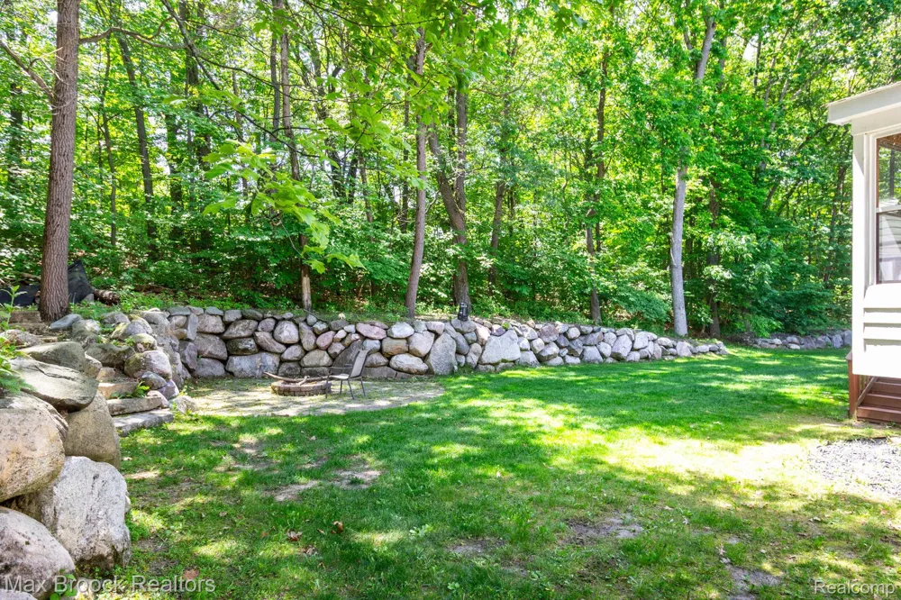 6604 College Park Drive Springfield Charter Township, MI 48346