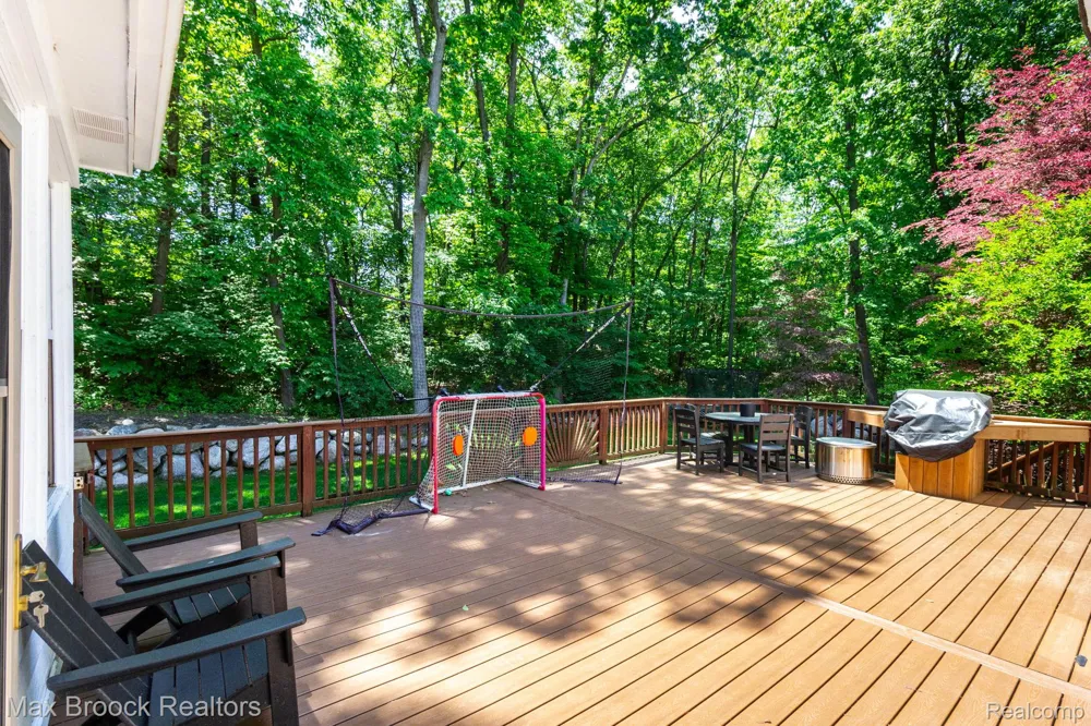 6604 College Park Drive Springfield Charter Township, MI 48346