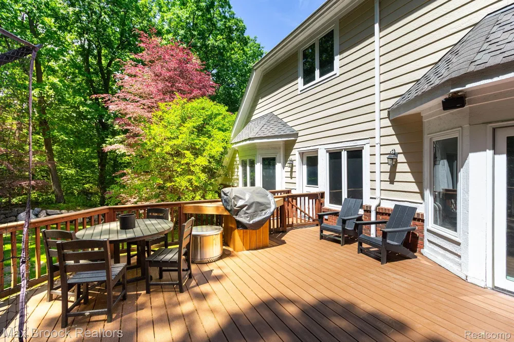 6604 College Park Drive Springfield Charter Township, MI 48346