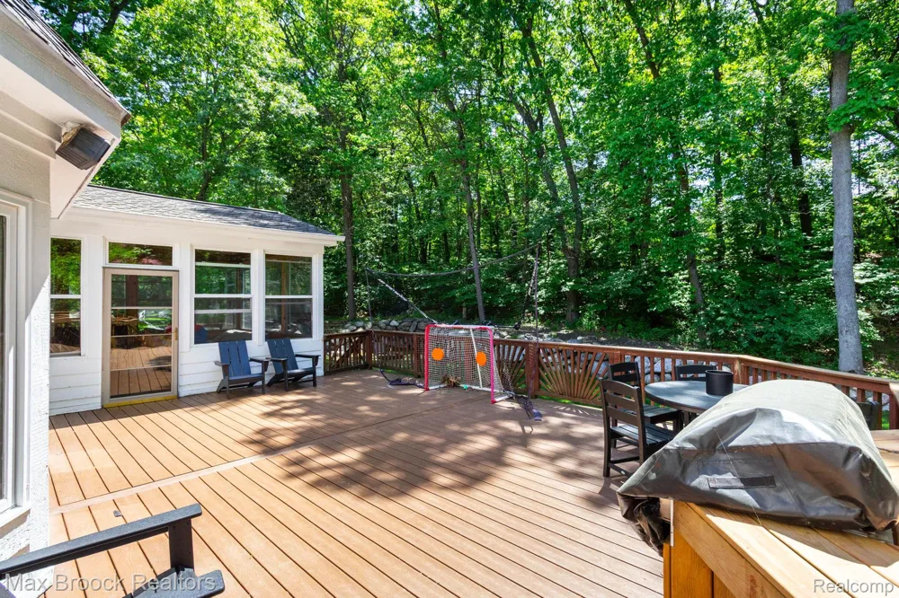 6604 College Park Drive Springfield Charter Township, MI 48346
