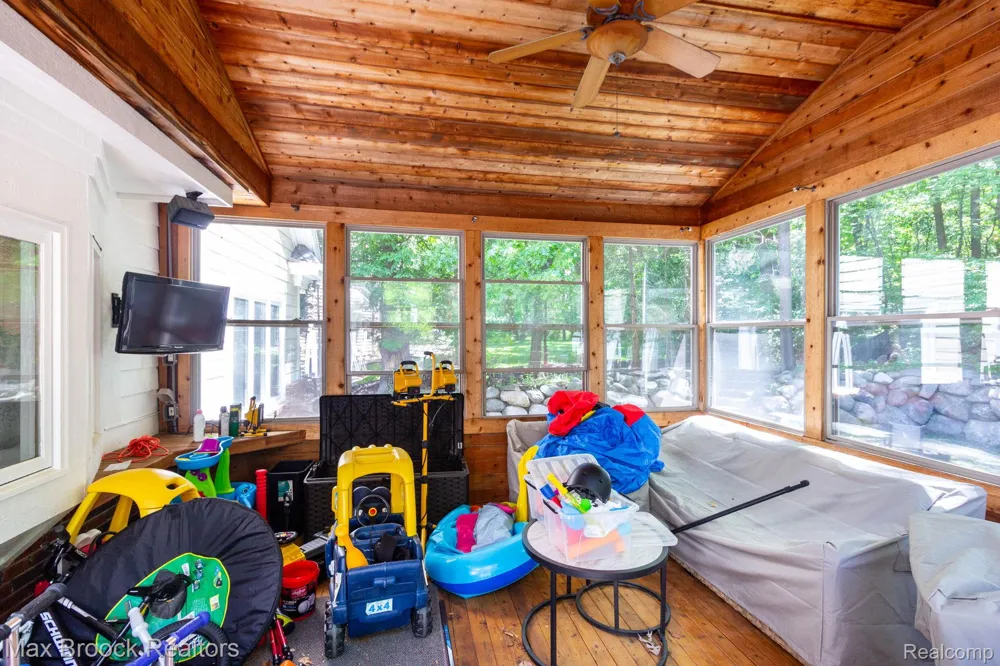 6604 College Park Drive Springfield Charter Township, MI 48346