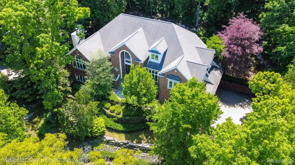 6604 College Park Drive Springfield Charter Township, MI 48346