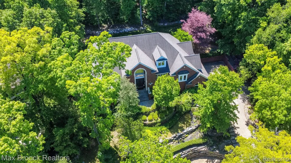 6604 College Park Drive Springfield Charter Township, MI 48346