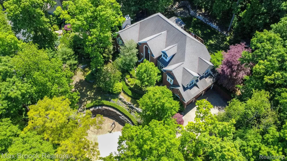 6604 College Park Drive Springfield Charter Township, MI 48346