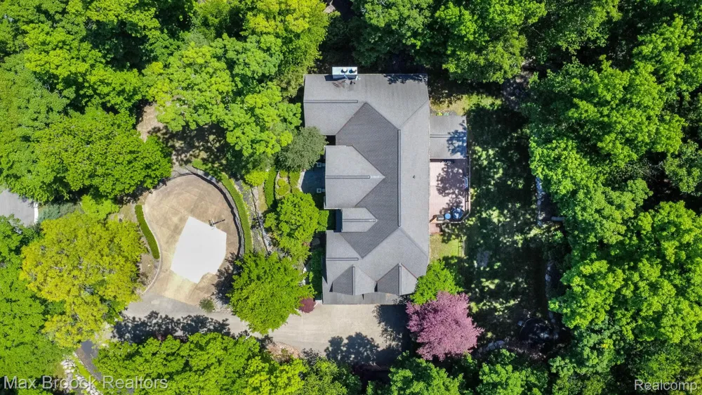 6604 College Park Drive Springfield Charter Township, MI 48346