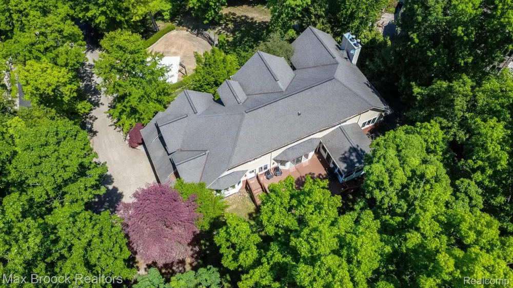 6604 College Park Drive Springfield Charter Township, MI 48346