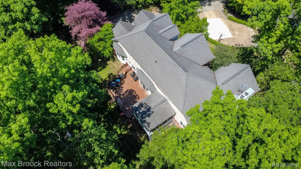 6604 College Park Drive Springfield Charter Township, MI 48346