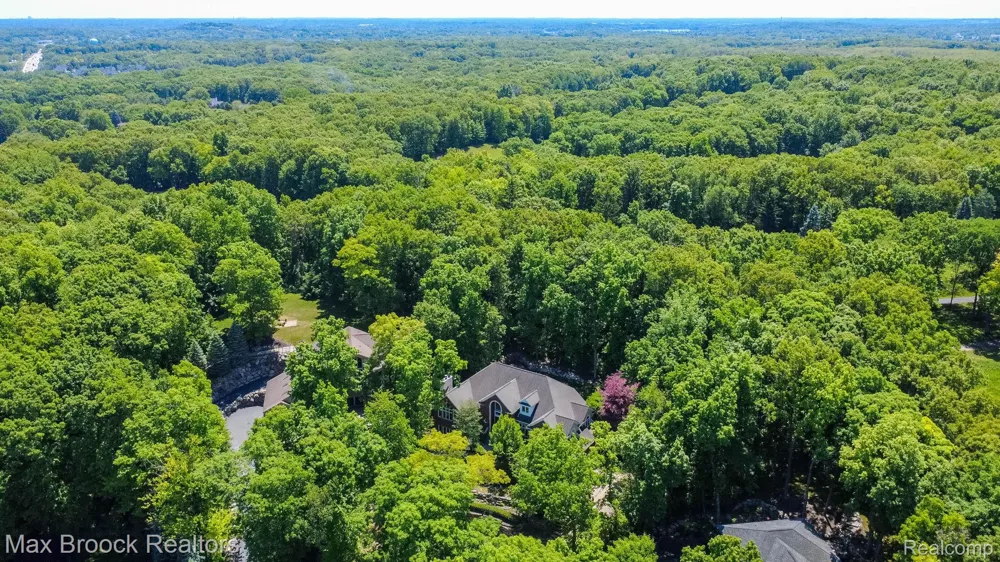 6604 College Park Drive Springfield Charter Township, MI 48346
