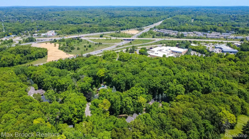 6604 College Park Drive Springfield Charter Township, MI 48346