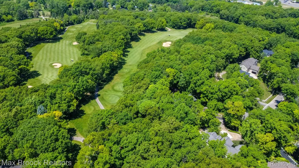 6604 College Park Drive Springfield Charter Township, MI 48346