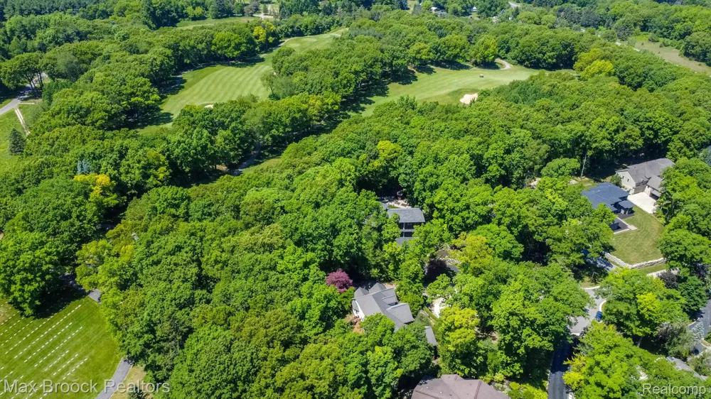 6604 College Park Drive Springfield Charter Township, MI 48346
