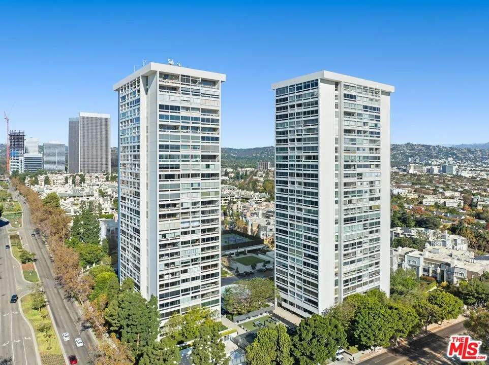 2220 Avenue Of The Stars Los Angeles, CA 90067