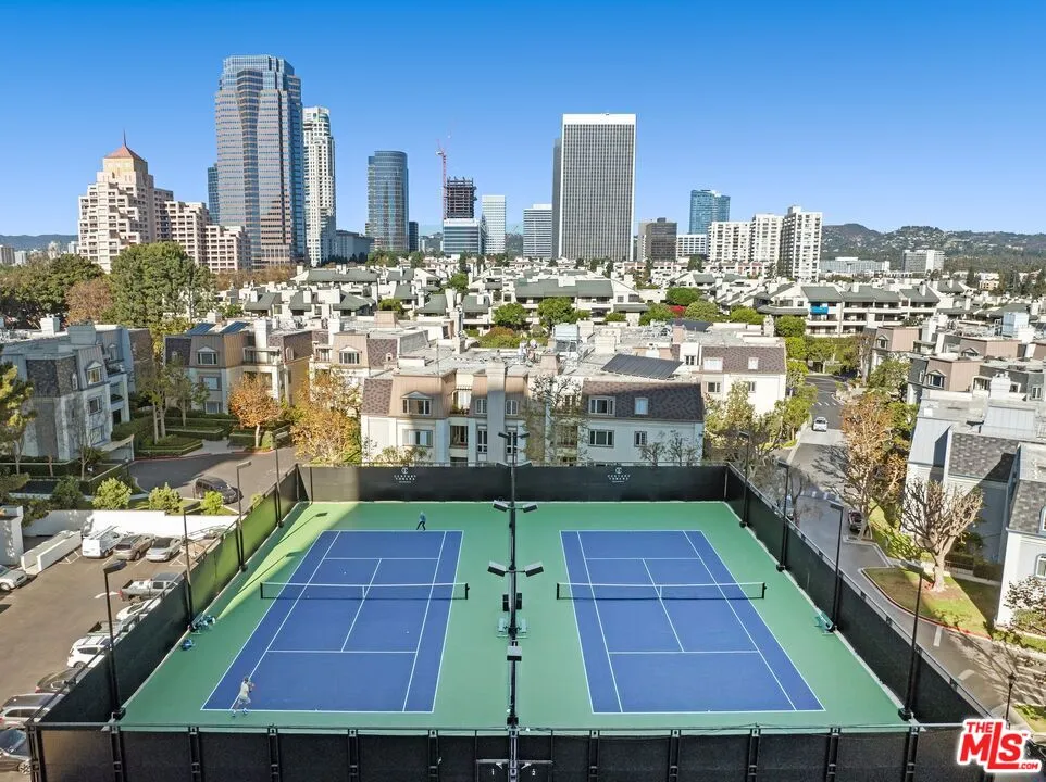 2220 Avenue Of The Stars Los Angeles, CA 90067