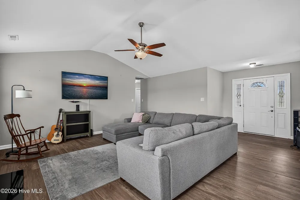 108 Farmington Drive Richlands, NC 28574