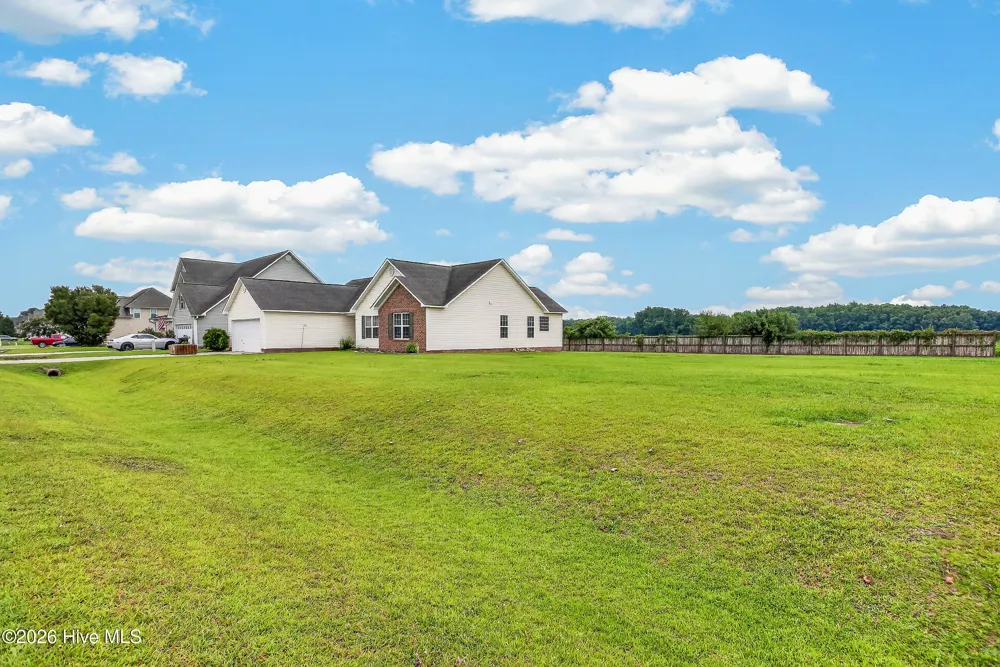 108 Farmington Drive Richlands, NC 28574