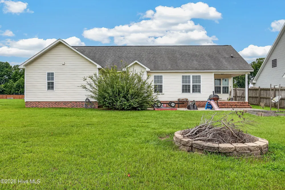 108 Farmington Drive Richlands, NC 28574