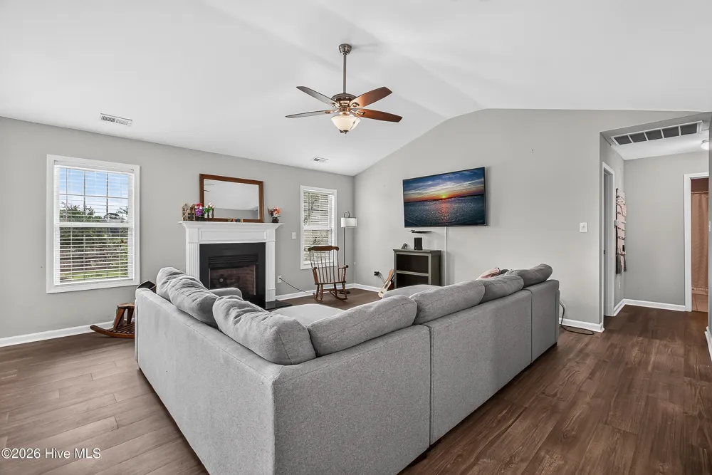 108 Farmington Drive Richlands, NC 28574