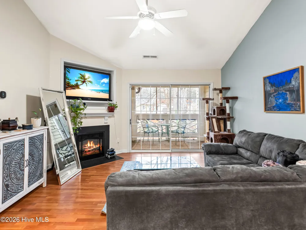 1001 Kingswood Drive #J Chapel Hill, NC 27514