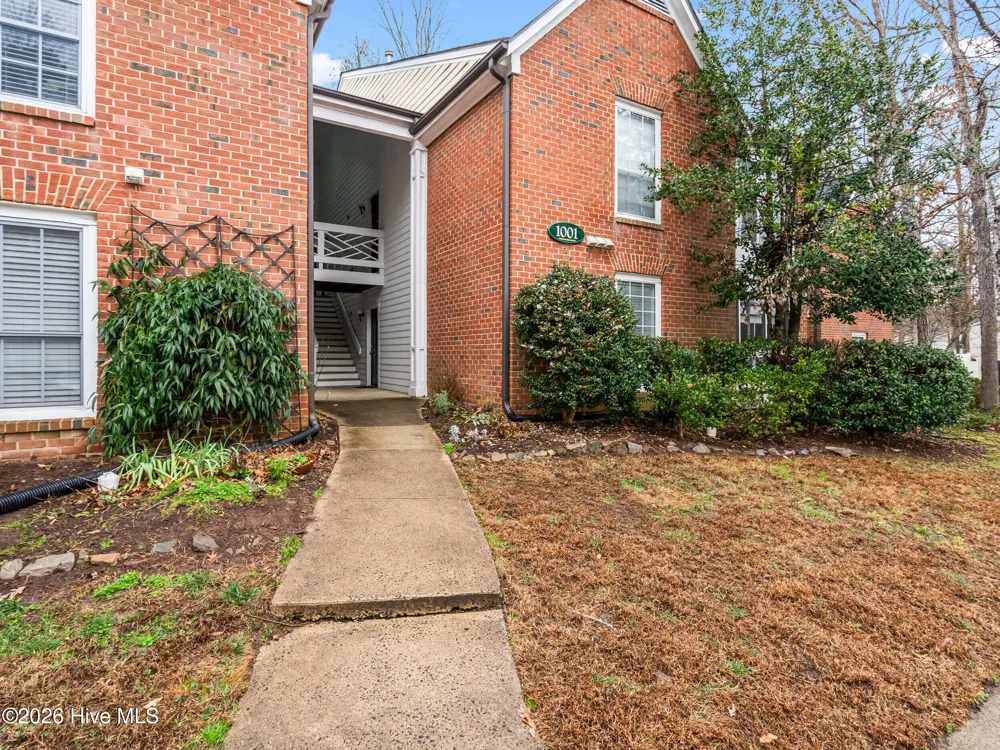 1001 Kingswood Drive #J Chapel Hill, NC 27514